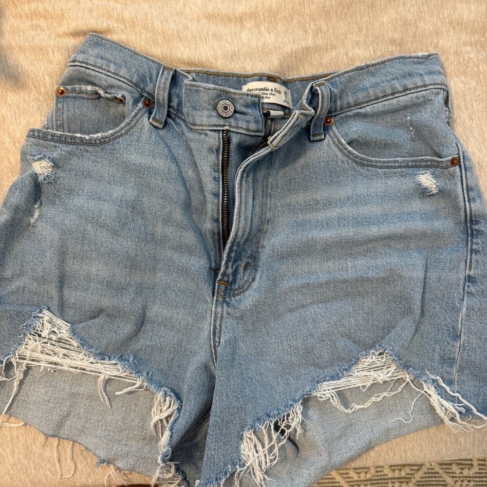 Abercrombie 4 inch high rise mom short curve love size 29